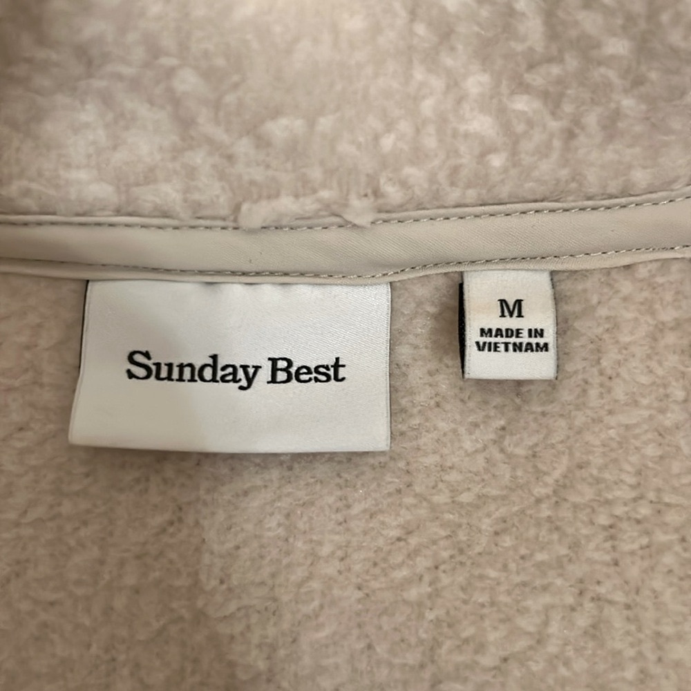 aritzia sunday best bigfoot polar fleece button up - Picture 4 of 4